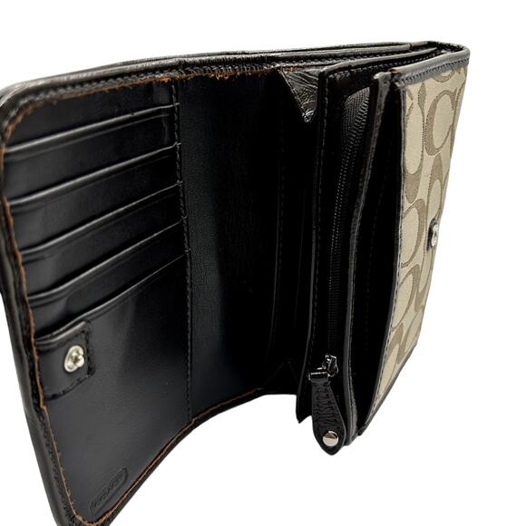 Coach Signature Wallet - Picture 5 of 9